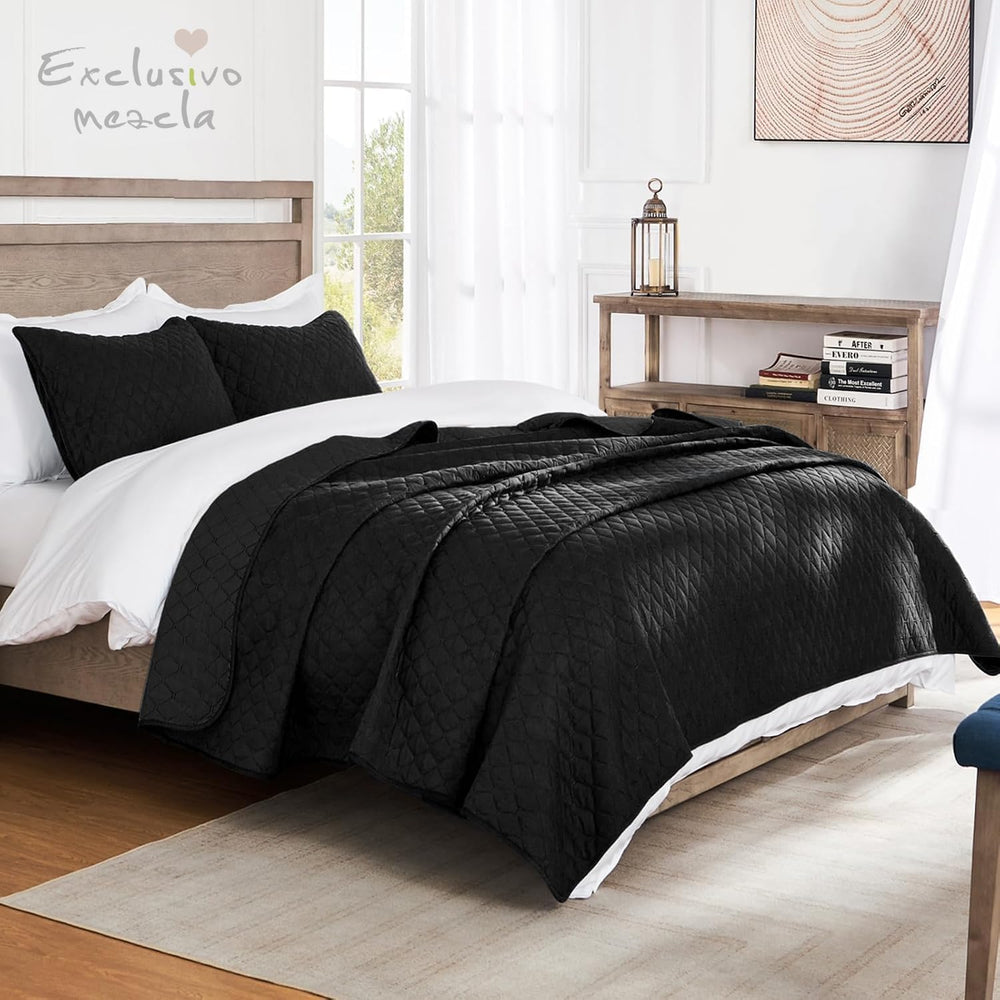 Exclusivo Mezcla Reversible King Size Quilt Bedding Set, Black