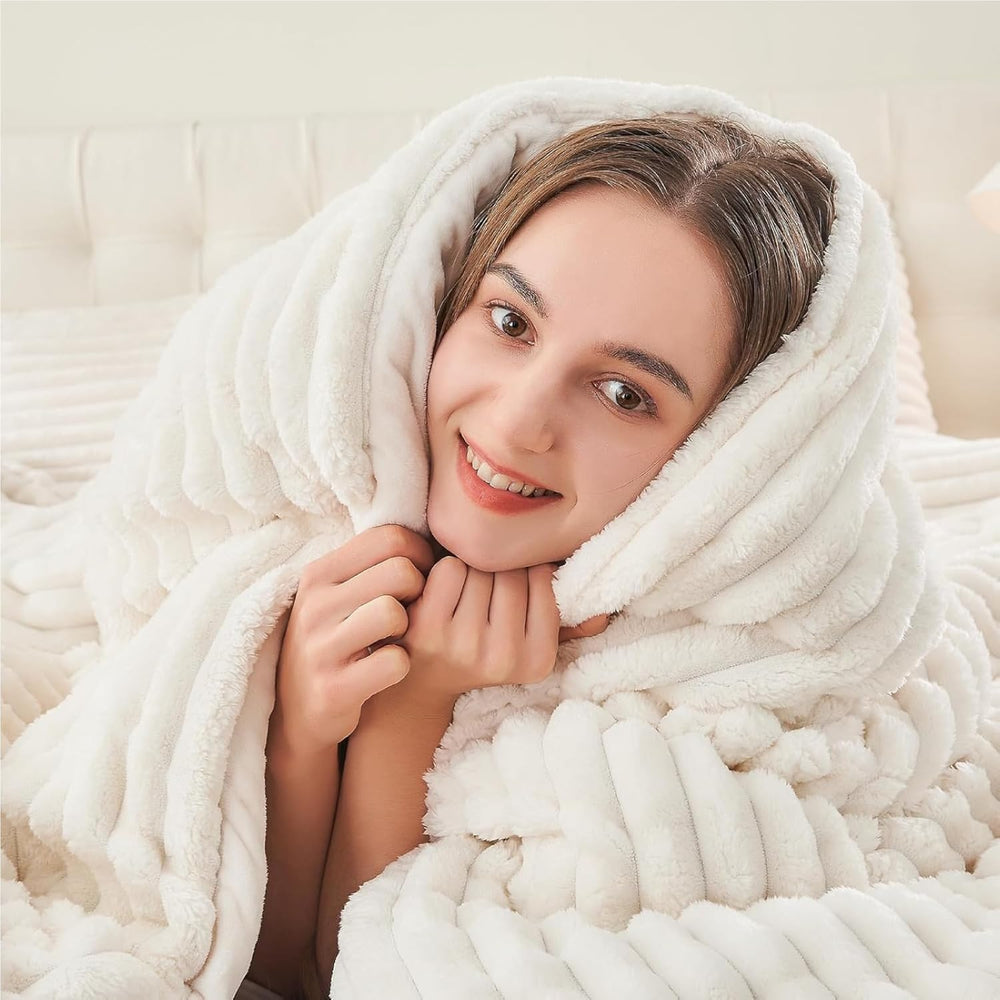 BEDELITE Fleece King Comforter Set, Fluffy Bed Set, Cream White