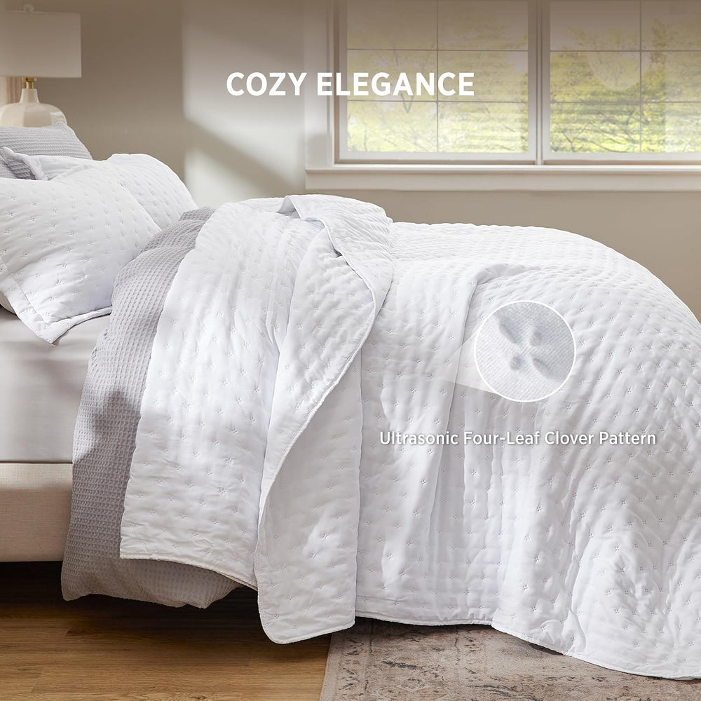 Bedsure King Quilt - Lightweight Comforter King Size for Summer, Bright White...