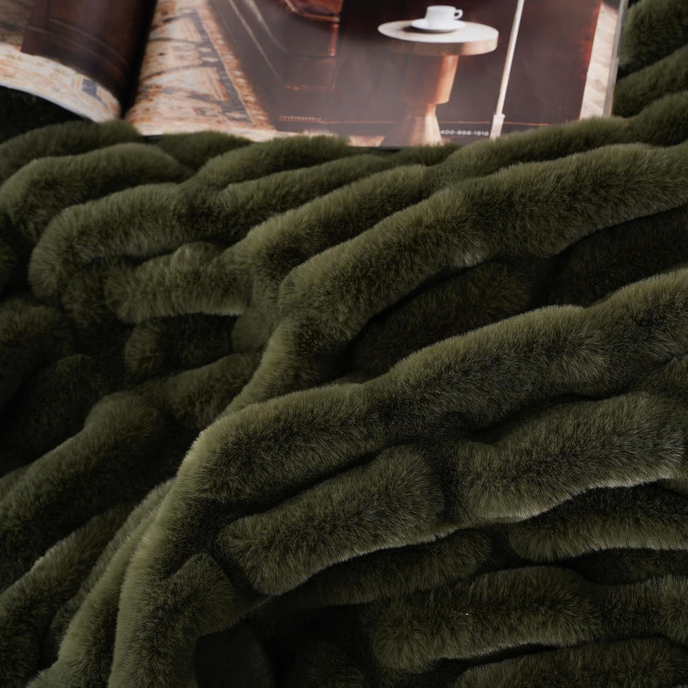 Battilo Super Soft Faux Fur Throw Blanket for Couch, 50"x60", Doubl...