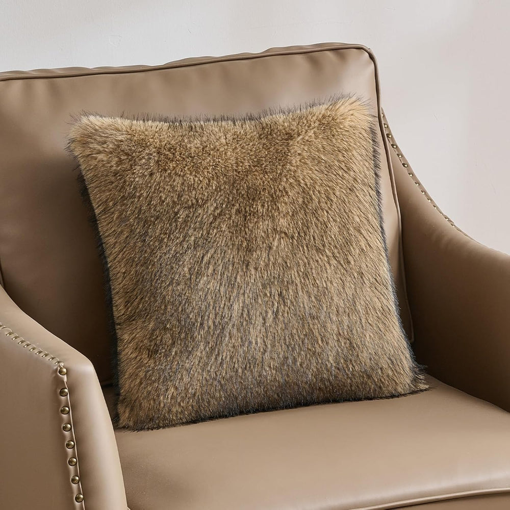FUTEI Pack of 2 Faux Raccoon Fur Throw Pillow Covers 45 x 45 cm, Tawny