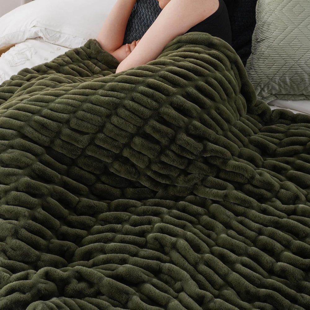Battilo Super Soft Faux Fur Throw Blanket for Couch, 50"x60", Doubl...