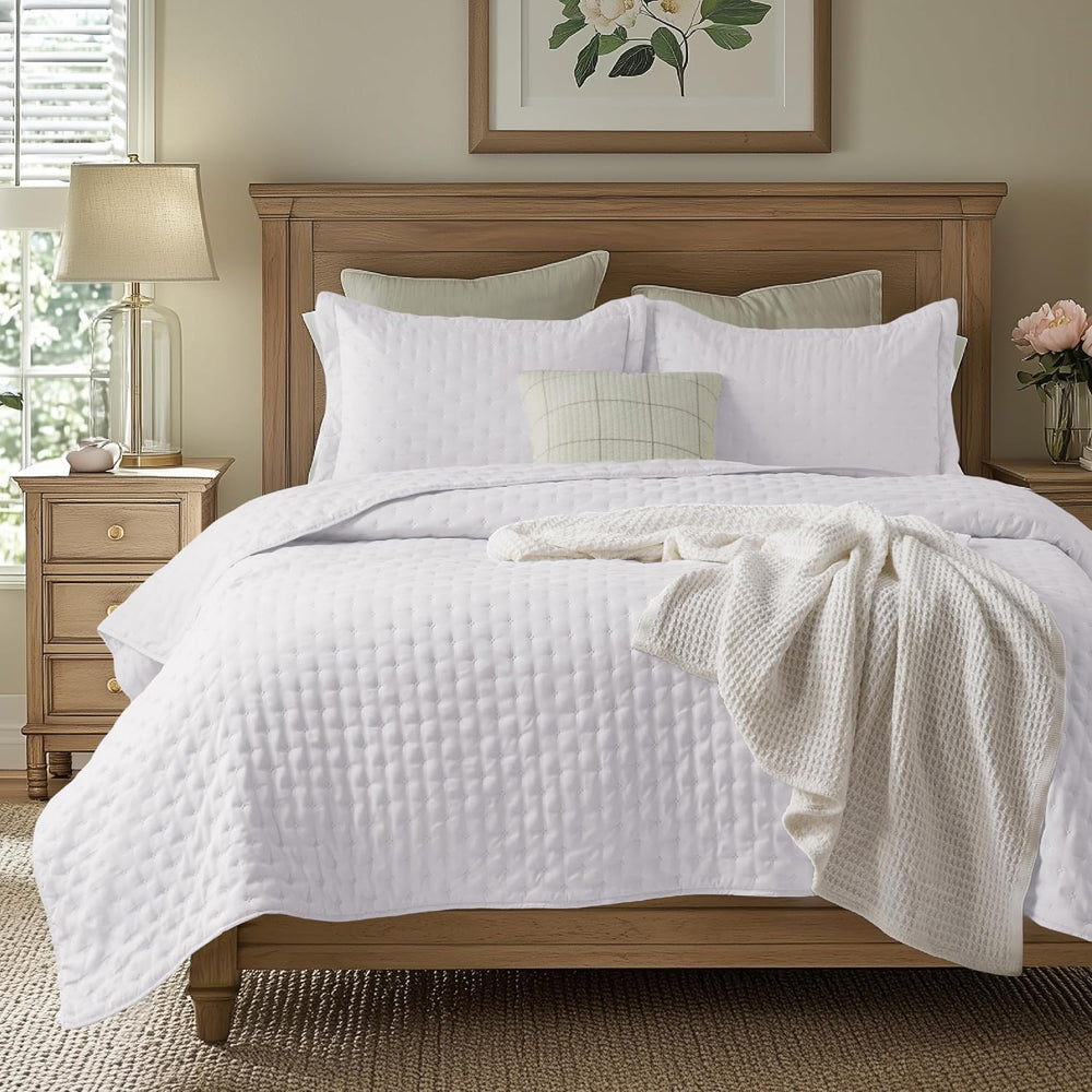 Bedsure King Quilt - Lightweight Comforter King Size for Summer, Bright White...