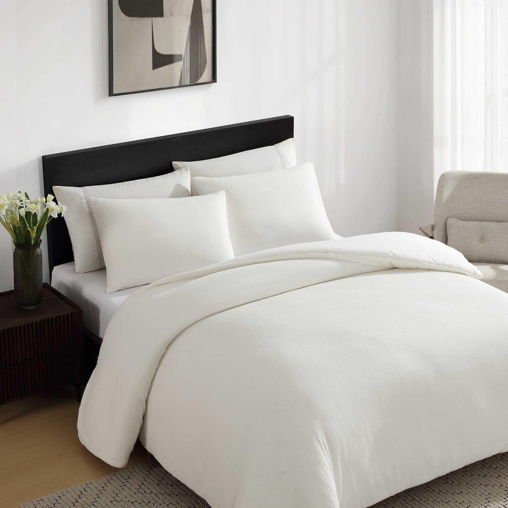 Vera Wang - Queen Size Comforter Set with Matching Shams