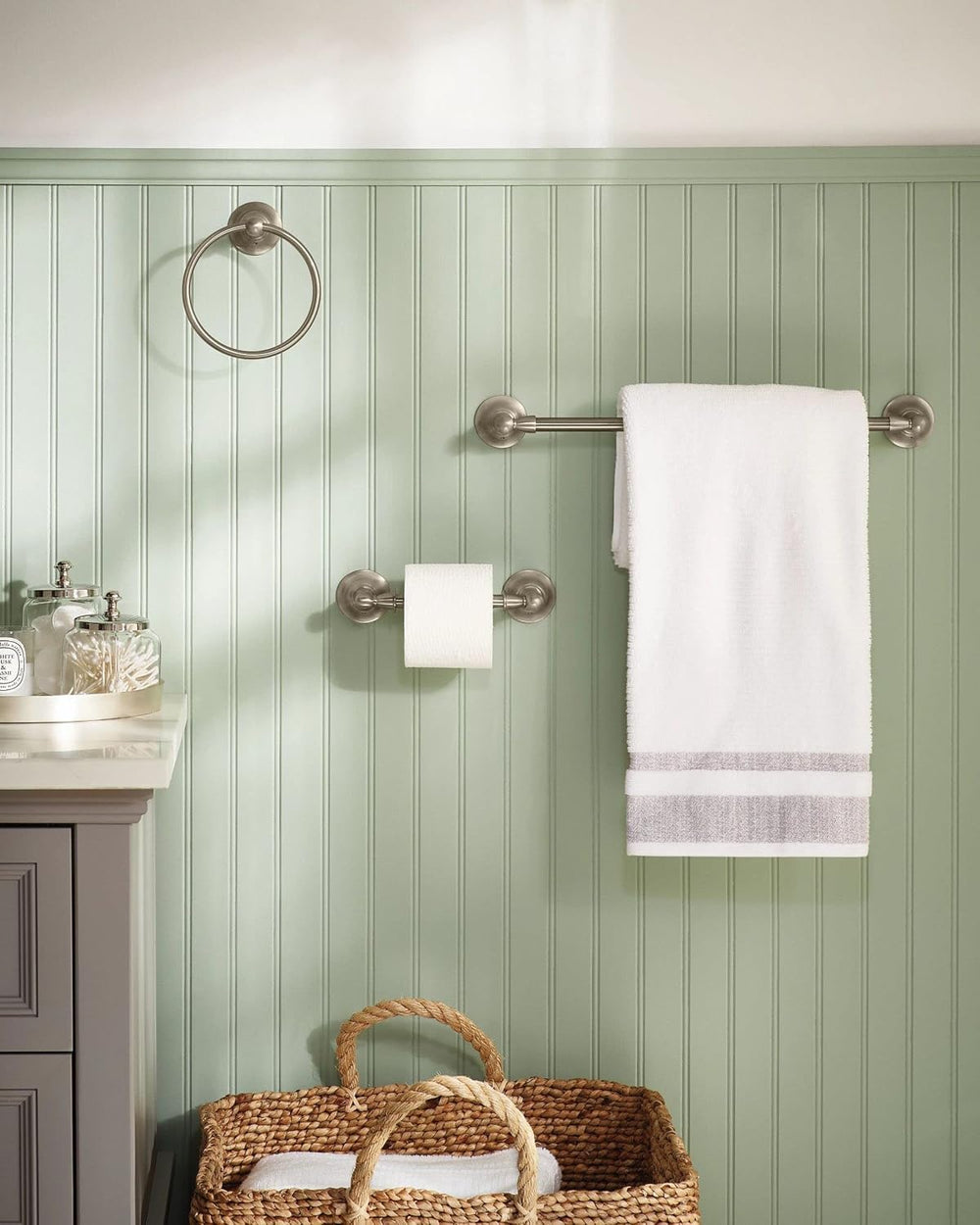 Moen DN6818BN Sage 18-Inch Single Towel Bar, Brushed Nickel