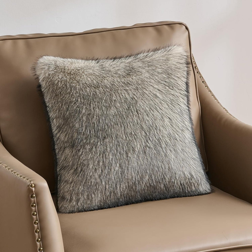 FUTEI Pack of 2 Faux Raccoon Fur Throw Pillow Covers 45 x 45 cm, Apricot