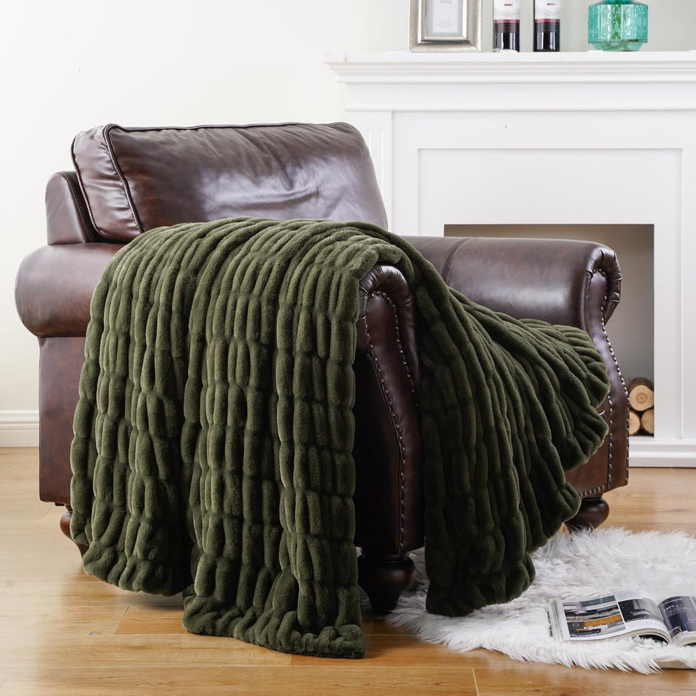 Battilo Super Soft Faux Fur Throw Blanket for Couch, 50"x60", Doubl...