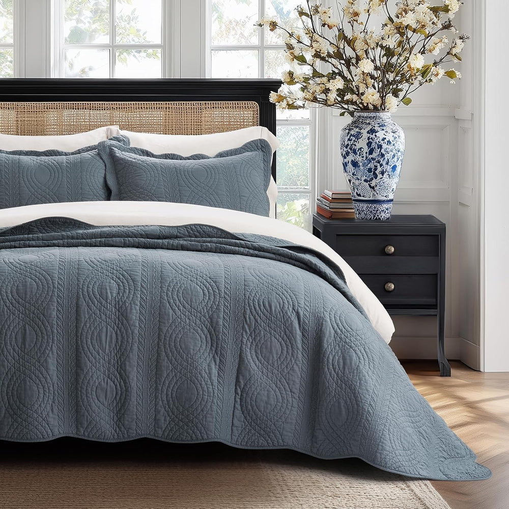 EverGrace 100% Cotton Scallop Quilt Set, King Size, Stormy Blue
