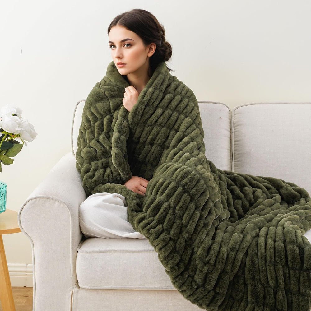 Battilo Super Soft Faux Fur Throw Blanket for Couch, 50"x60", Doubl...