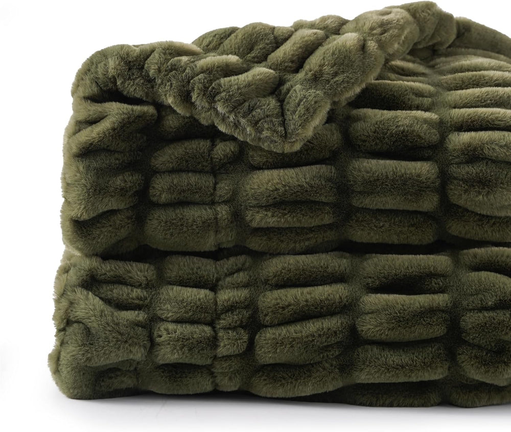 Battilo Super Soft Faux Fur Throw Blanket for Couch, 50"x60", Doubl...